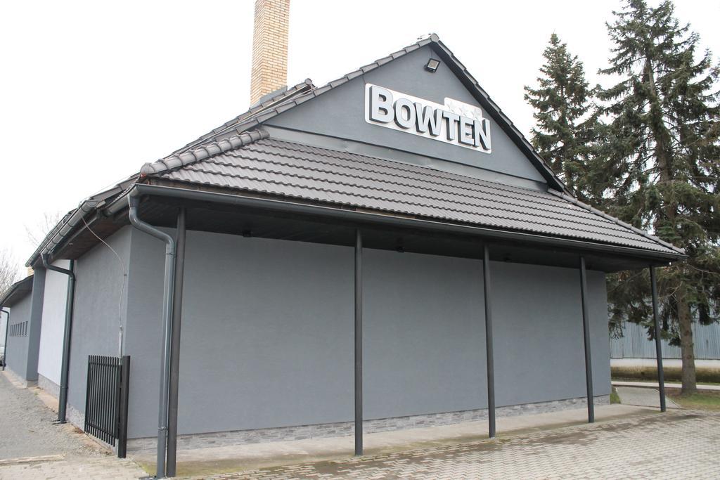 Penzion Bowten Secovce Exterior photo